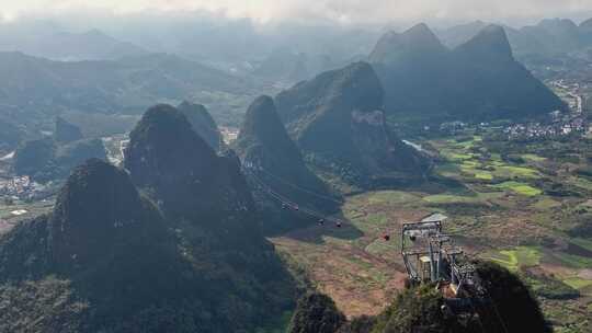 空中俯瞰阳朔如意峰景区壮美山脉