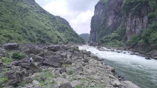 虎跳峡 美丽乡材 卡斯特地形 悬崖峭壁