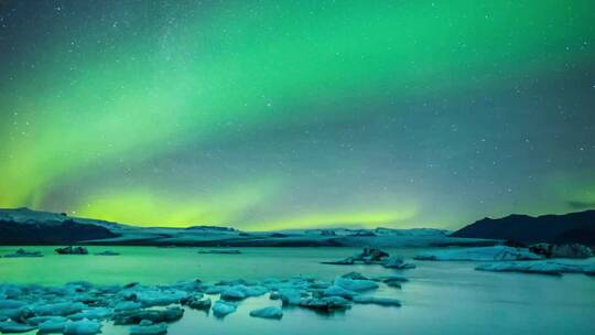 绚丽的北极冰川湖极光视频素材模板下载