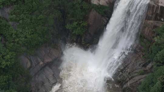 雨后泰山，飞瀑流水视频素材模板下载