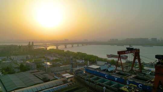 南京市鼓楼区南京长江大桥夕阳下风景航拍视频素材模板下载