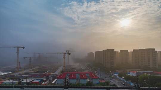 上海外高桥秋天日出、晨雾、地铁、塔吊建设视频素材模板下载