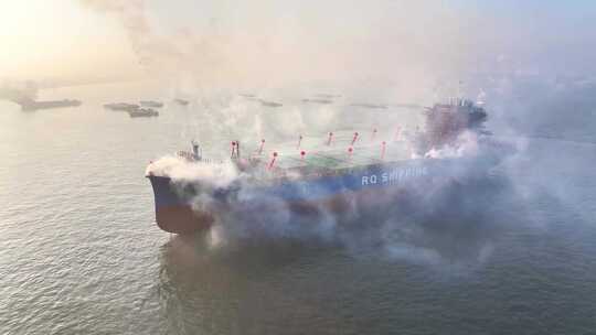 航拍长江港口码头船厂轮船下水仪式江轮海轮视频素材模板下载