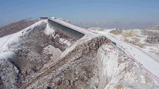 内蒙古呼和浩特马鬃山滑雪场缆车雪景航拍