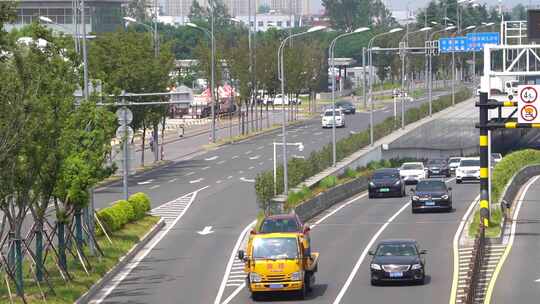 隧道车流快速路行驶交通