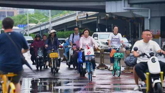 恶劣天气风雨交加街景