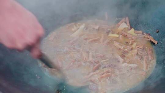 年味热气腾腾的美味食物烹饪过程