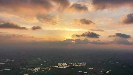 航拍夕阳落日云彩乡村农田河流空镜