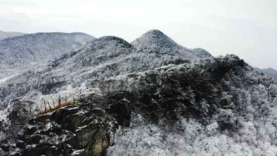 庐山冬日的云海雪峰