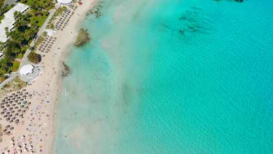 阿依纳帕尼西海滩美丽的地中海海滩鸟瞰图视频素材模板下载