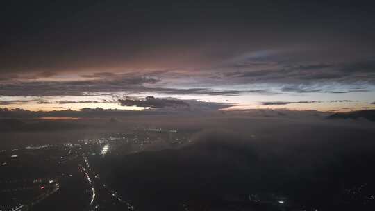 高空俯瞰城市云海日出景象