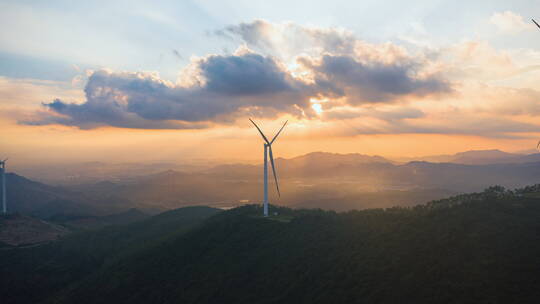 航拍中国华能风力发电风车