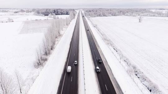 新疆雪景公路