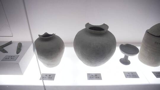 博物馆里的古代陶罐LOG视频素材