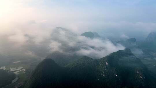 桂林 山水 人间仙境 山脉 烟雾缭绕 云雾