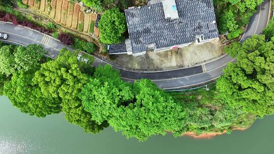 航拍汽车行驶在盘山公路