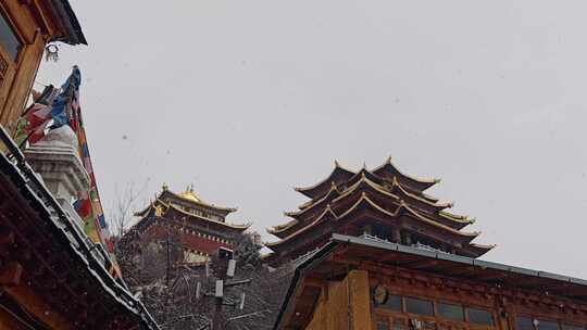 香格里拉大佛寺的新年初雪