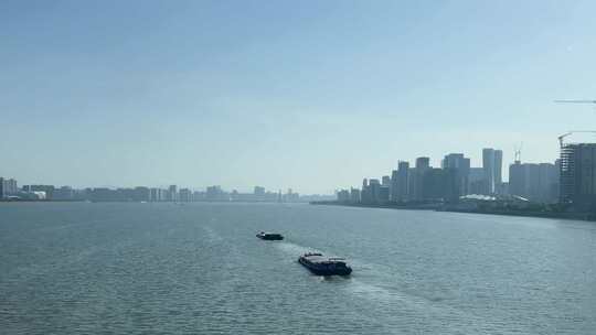 高铁途径钱塘江大桥，窗外风景