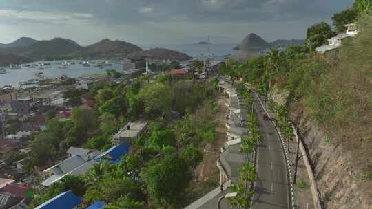 印尼科莫多拉布汉巴焦城市海滨公路风光航拍