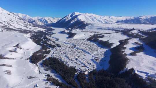 新疆阿勒泰地区禾木村雪景航拍