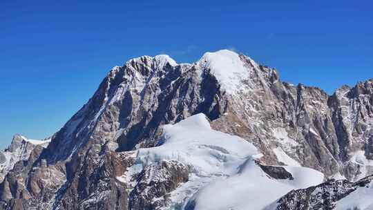 航拍川西横断山脉日乌且嘉子峰雪山风光