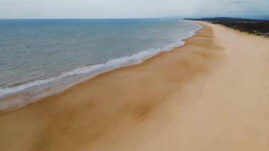 航拍沙滩大海全景