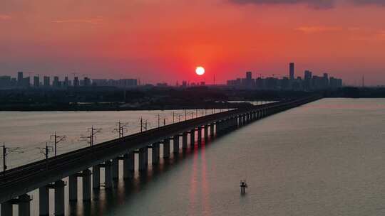 京沪高铁苏州阳澄湖段落日景观（航拍视频）