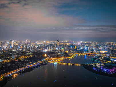 南京玄武湖紫峰夜景