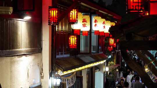 杭州历史文化街区小河直街屋檐挂灯笼夜景