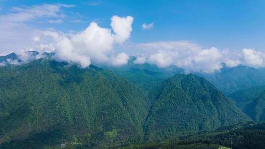 大山森林航拍延时蓝天白云