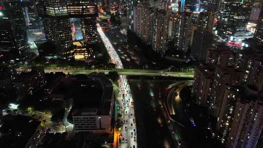 城市下班高峰期夜晚车流堵车