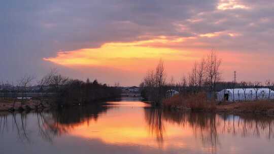 航拍乡村振兴龙型丁达尔光效河流夕阳