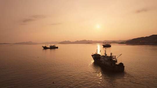 海上渔船海岛剪影滩涂日落晚霞