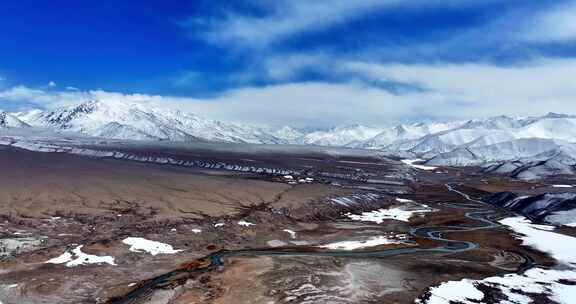 航拍新疆南疆白沙湖雪后美丽风光