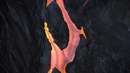 昆布雷维耶火山喷发的鸟瞰图