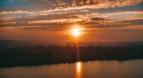 云层日出阳光太阳云朵夕阳黄昏太阳光芒照射