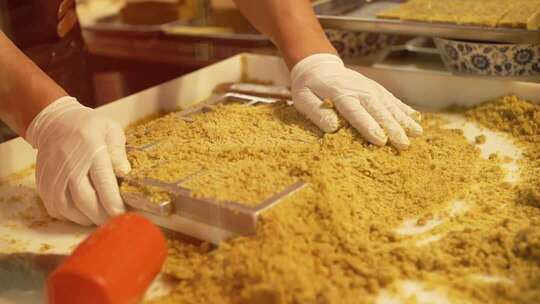 陕西西安回民街美食绿豆糕升格慢镜