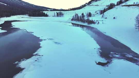 航拍新疆雪山风光