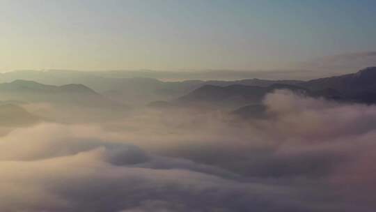 航拍山峰迷雾云海日出山顶清晨美景