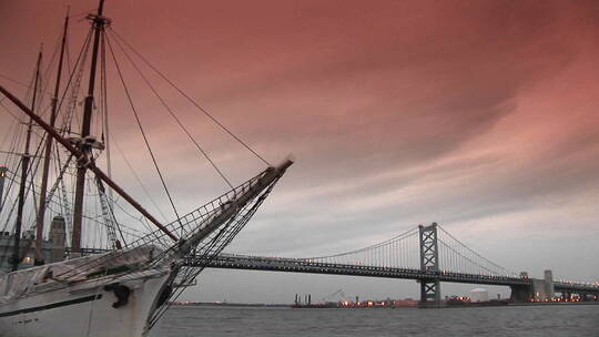 黄昏时分的跨河大桥视频素材模板下载