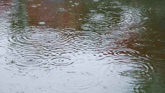 古城下雨素材