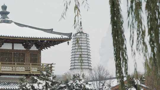 中国传统古塔与寺庙冬季雪景