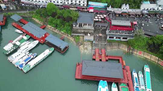 一叶扁舟小东江湖烟雨朦胧航拍长江千岛湖