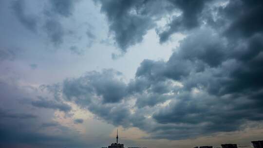 乌云延时天空阴天暴风雨来临台风天气阴雨天