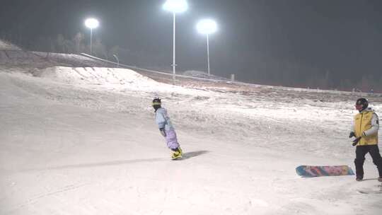 滑雪场 滑雪人群 雪上运动 单板双板视频素材模板下载