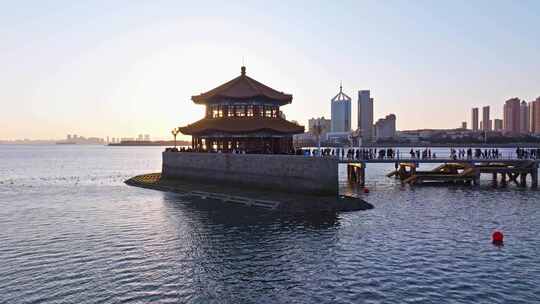 冬季青岛栈桥景区日落 黄昏