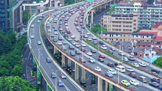 中国上海延安高架城市道路汽车交通景观