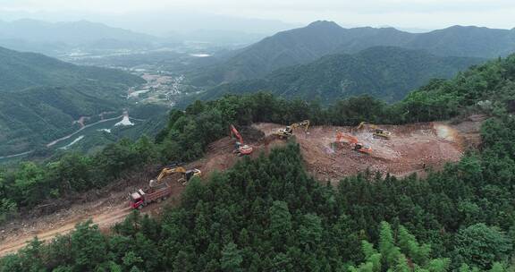 山区挖掘机施工修路风景