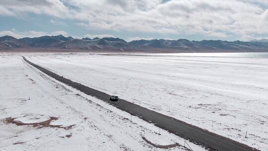 汽车行驶在冰天雪地_V1-0019视频素材模板下载