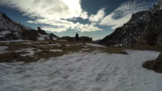 山区旅行者